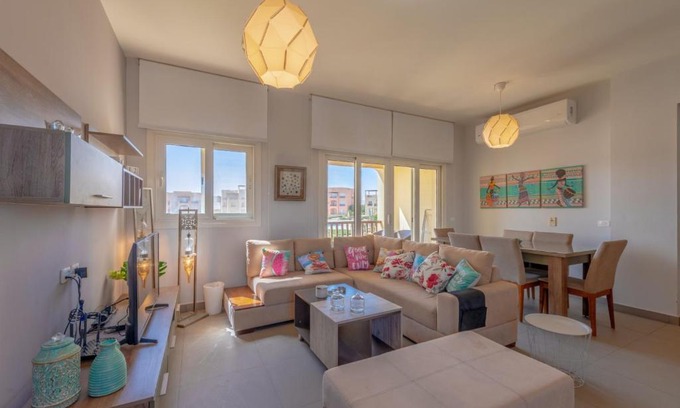 El Gouna Apartment | Bright 2 BR Apartment Waterside Pool & Lagoon