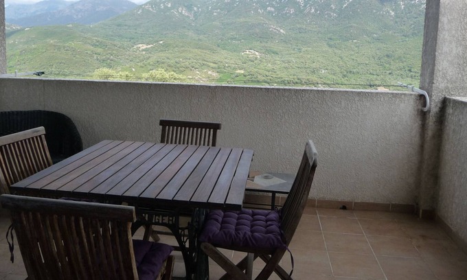 Tavaco House | Bright 28 M² With Wifi Balcon Garden And View