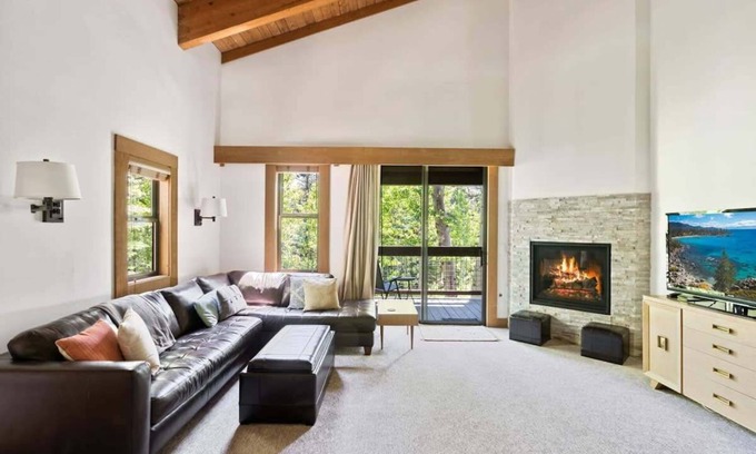 Truckee House | Bright 2BDR Next to NorthStar - 5min Walk!