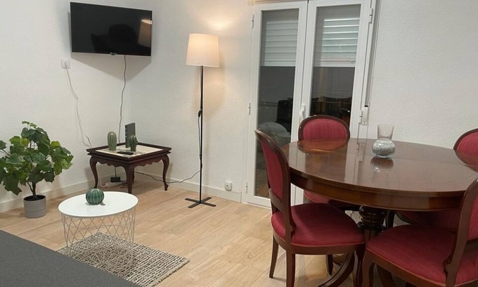Carabanchel Apartment | Bright 3-bedroom apartment with balcony and Wifi