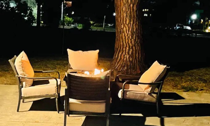 Downtown House | Bright 3 bedroom home with fireplace 5 min from Americana