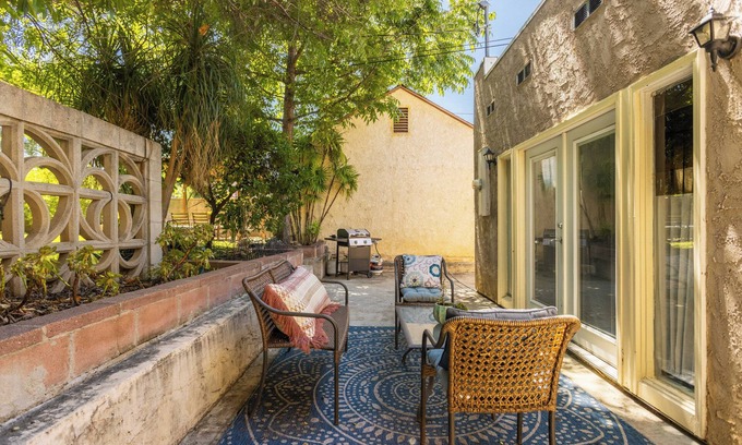 Altadena House | Bright 3-bedroom with large backyard and close to Old Town and hiking trails
