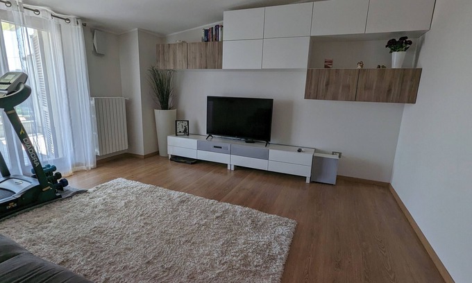Pescara Apartment | Bright 8th-floor penthouse with sea view 7 minutes' walk from the beach.