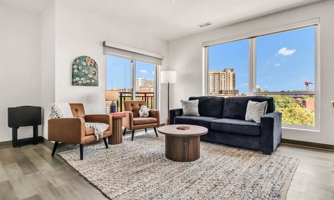 University Circle Apartment | Bright & Airy 2BR | Cleveland Clinic