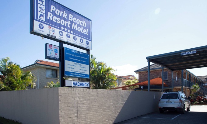 Coffs Harbour Hotel | Bright & Airy Apartment Ideal for Families or Work Crews in Coffs Harbour