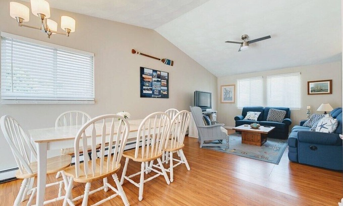 Bonnet Shores House | Bright Airy Bonnet Retreat!