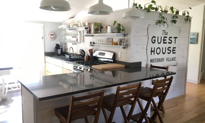 Duxbury Apartment | Bright & Airy Guest House in downtown Waterbury