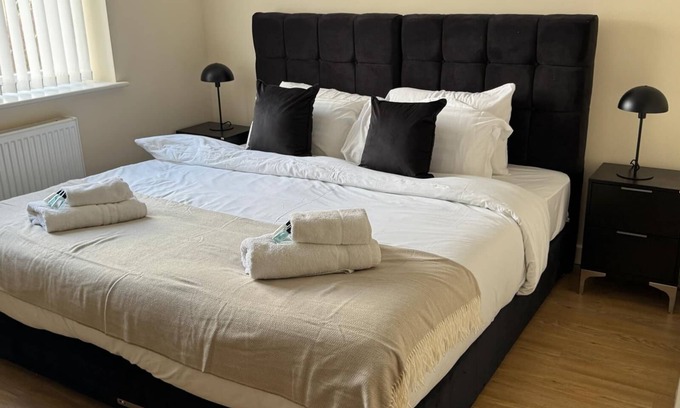 Kidlington Apartment | Bright Airy Modern 2 Bed 2 Bathroom 1st Floor Apt