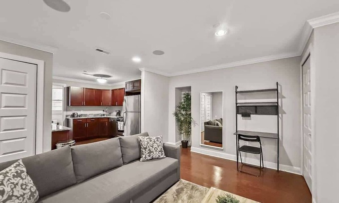 Southwark Apartment | Bright and Airy 1BD in the Heart of Philly