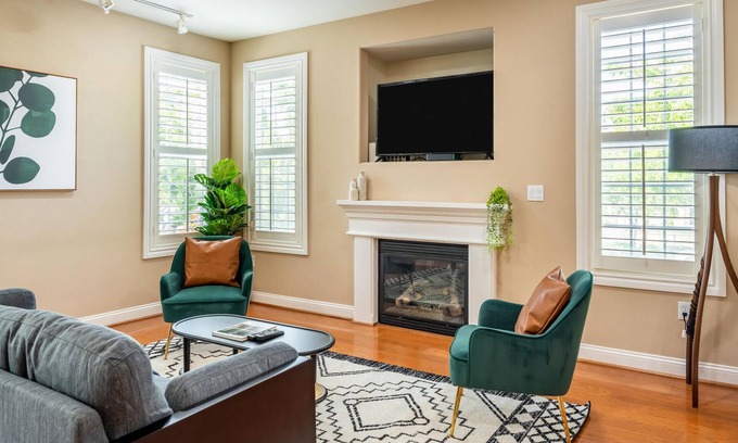 Dublin House | Bright and Airy 3BR with Jacuzzi Tub in Dublin