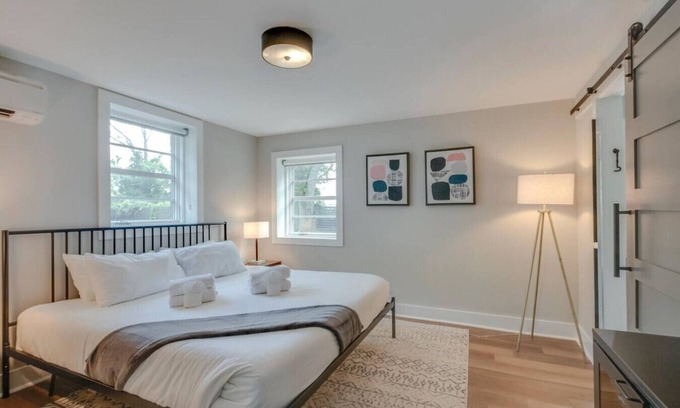 Franklin House | Bright And Airy-Historic Franklin Quadplex