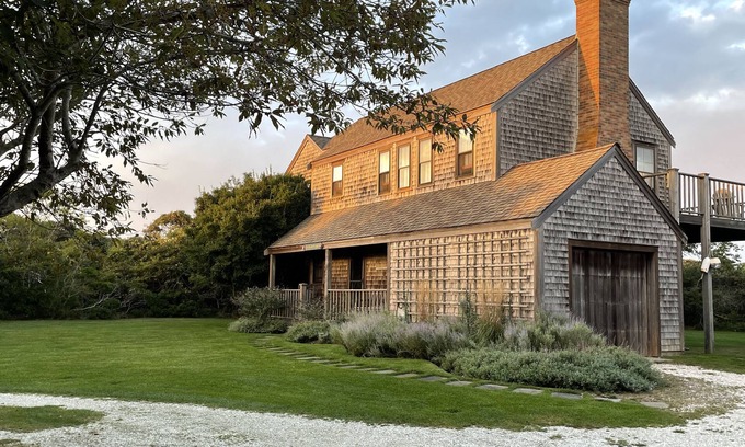 Tom Nevers House | Bright And Breezy Upside Down House In Tom Nevers