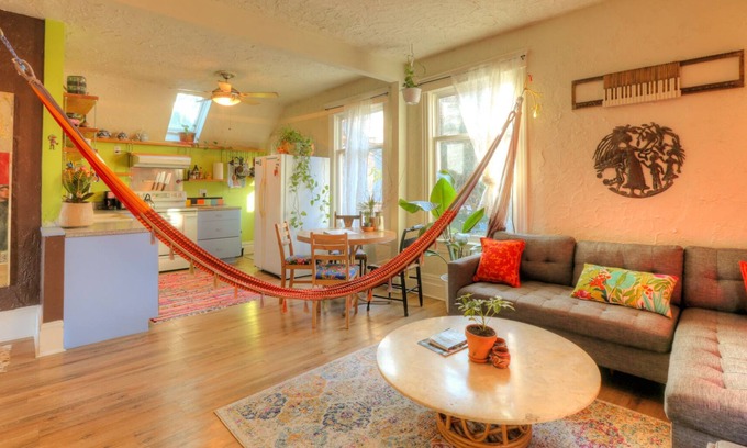 Mann House | Bright and Colorful Seattle Jungalow