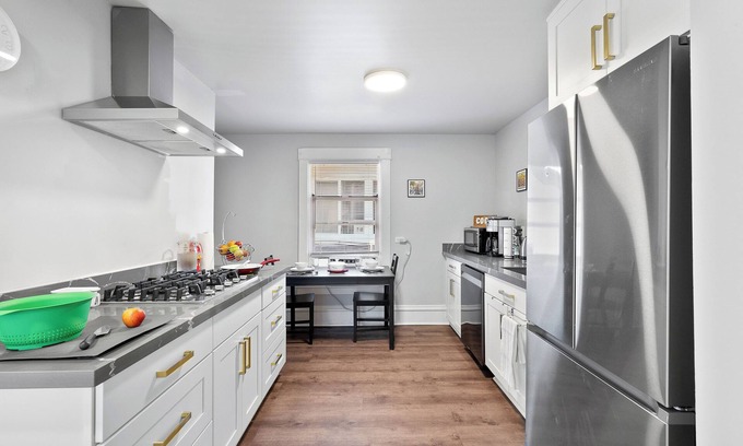 Wallingford Apartment | Bright and comfortable 2BD w/AC Near UW dedicated FREE Parking