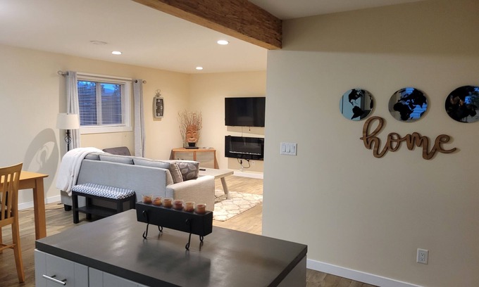 Rutland Apartment | Bright and cozy basement suite. Convenient to Big White and all Kelowna sites.