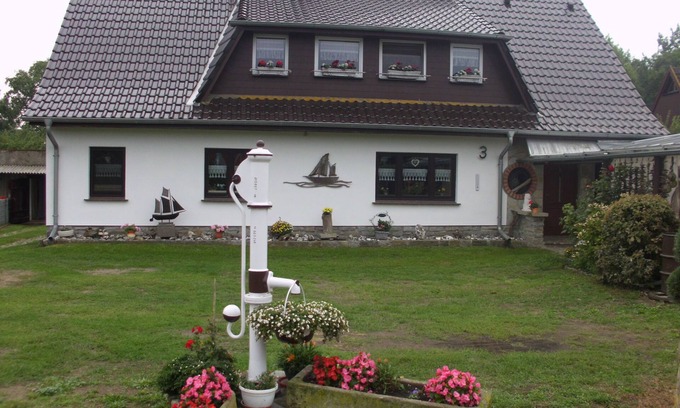 Born auf dem Darss Apartment | Bright and friendly furnished first floor apartment - "Darß Stuv"