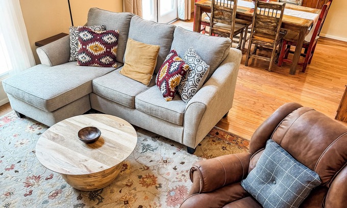 Southside House | Bright and Sunny Casa Christina-Pet Friendly-Has A/C