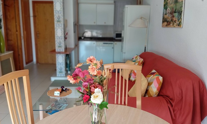 Roquetas de Mar Apartment | Bright apartment with pool and garden (200 meters from the beach)