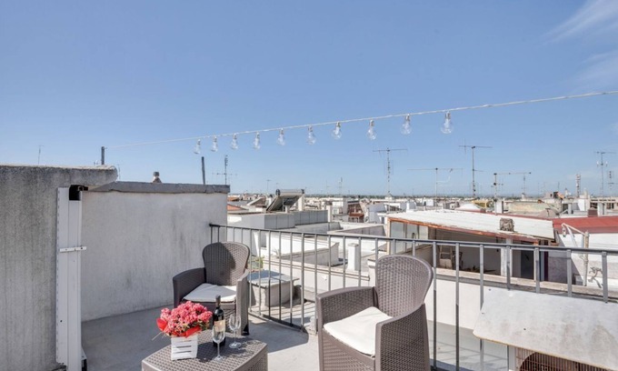 Conversano Apartment | Bright apartment completely renovated, able to comfortably accommodate 4 people and equipped with every comfort, with two bedrooms, two bathrooms and a furnished terrace. The flat is located in the heart of Conversano, a few steps from the historic cente