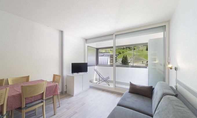 Eaux-Bonnes Apartment | Bright apartment for 6, ski view, Gourette
