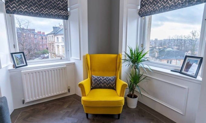 North West Apartment | Bright apartment in Ideal West End Location