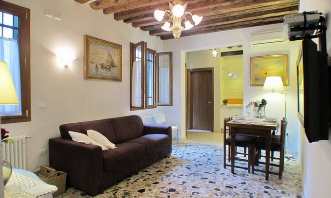 Dorsoduro Apartment | Bright apartment in Venice center, Dorsoduro district, Free Wifi and A/C