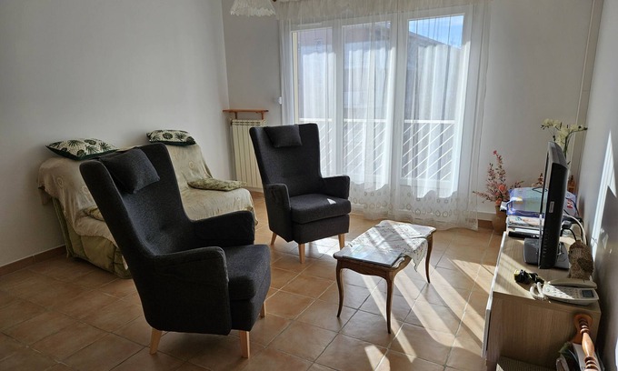 Le Pradet Apartment | Bright apartment - near the beach