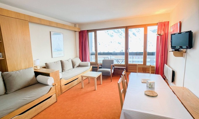 Tignes le Lac Apartment | Bright apartment · Near the slopes · Balcony · Pets allowed