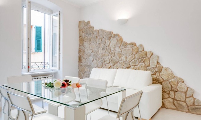 Sarzana Apartment | Bright apartment that can accommodate up to 2 people on two floors, located in a renovated period building in the heart of the historic city centre, in a completely pedestrian area just a few steps from the cathedral. The apartment, with a modern and ref