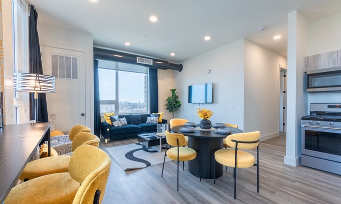 Downtown Newark Apartment | Bright & Bold Escape with NYC Views+Free Parking. Sleeps 9+2Baths! 20% Off 7days