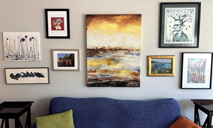 Shorewood Apartment | Bright Breezy Shorewood Retreat
