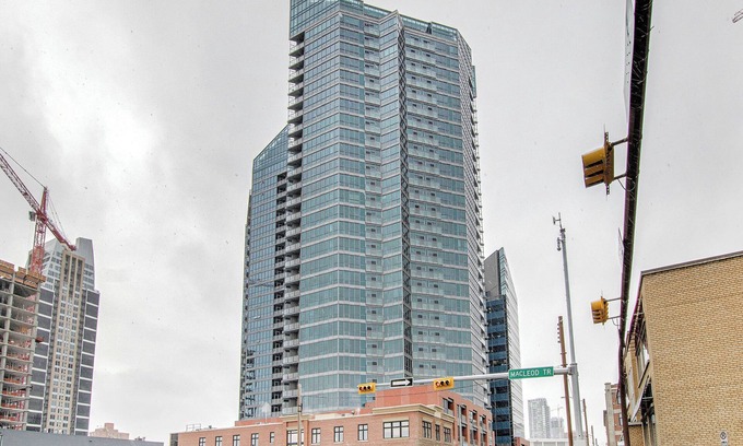 Victoria Park House | Bright & Clean 1 BR 1 BA DT Condo - City Views!