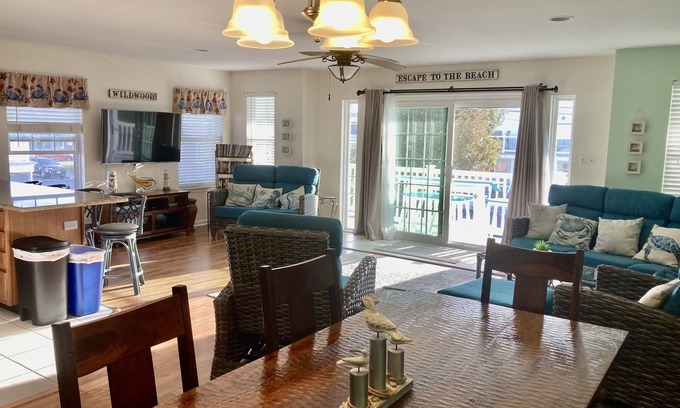 Wildwood Condo | Bright, Clean and Updated 3 BR, 2 BA Prime Location!