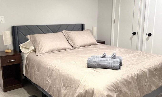 Union City Apartment | Bright & Comfortable Duplex· 3BR Retreat Near New York