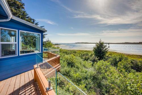 Coos Bay House | Bright Coos Bay Getaway Water Views, Garden!