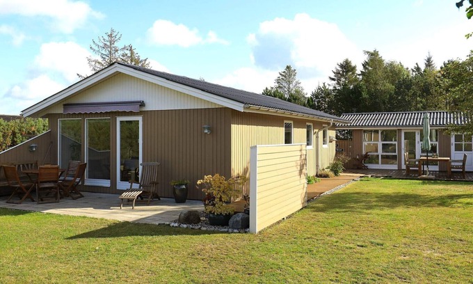 Hou House | Bright Cottage by the Lagoon-By Traum