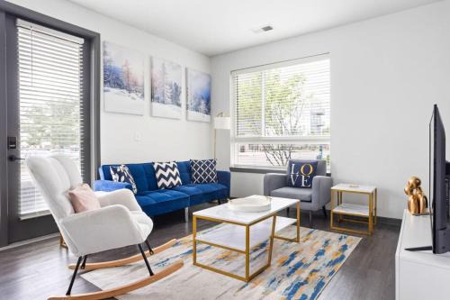 Indianapolis Apartment | Bright Cozy 2BR Retreat w-Parking
