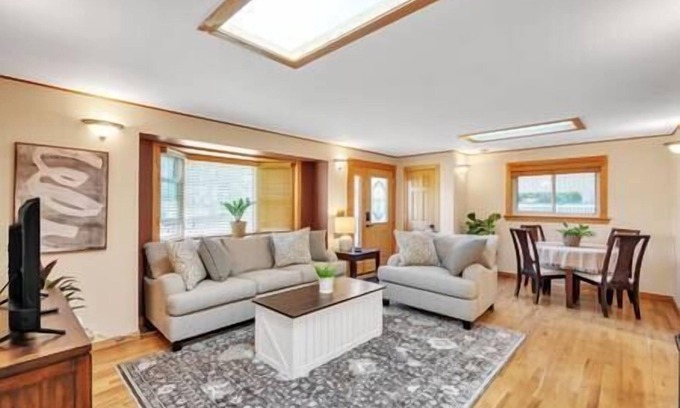 Littleton House | Bright & Cozy House Centennial/Littleton 3 Bed/3 Bath
