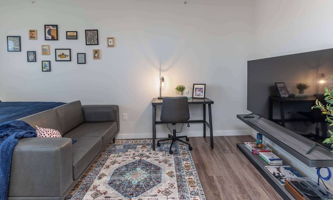 Cincinnati Apartment | Bright & Cozy Retreat Near TQL & Paycor Stadiums
