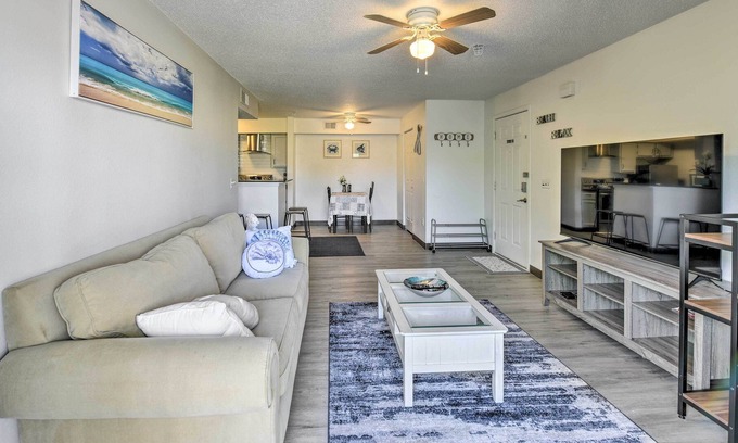 Indian Bayou Condo | Bright Destin Condo w/ Beach Gear - Walk to Beach!