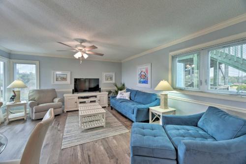Emerald Isle Apartment | Bright Emerald Isle Condo with Private Beach Access!