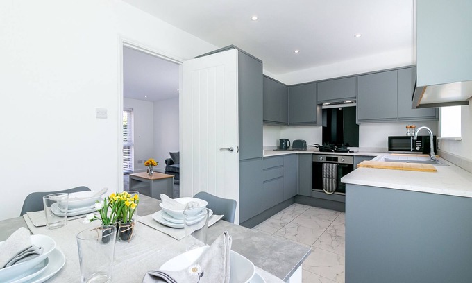 Stevenage House | Bright Family House in Stevenage - Pastures Lodge
