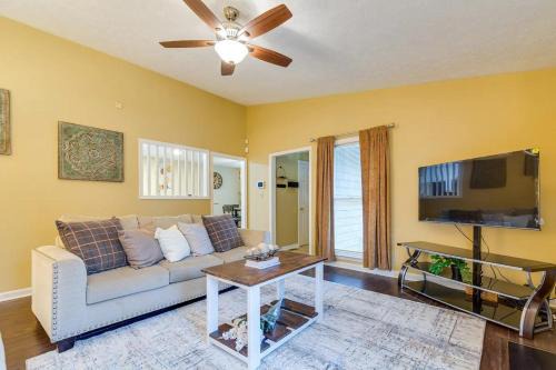 Fayetteville House | Bright Fayetteville Vacation Home with Fireplace!