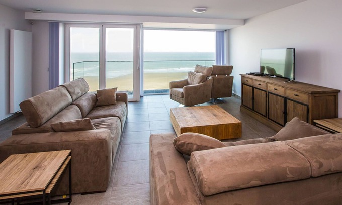 Westende Apartment | Bright Flat w/Ocean Views