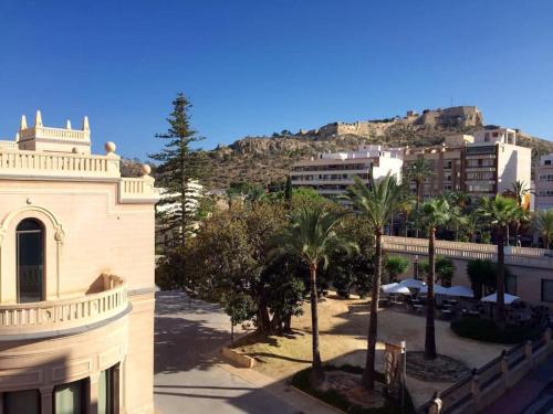 Pla del Bon Repos Apartment | Bright flat with view to the Castle and the Museum