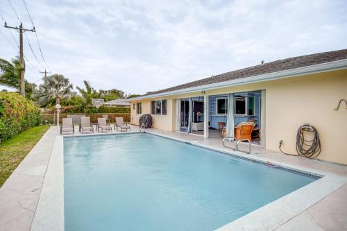 Biggar House | Bright Fort Myers Home with Pool - 9 Mi to Beach!
