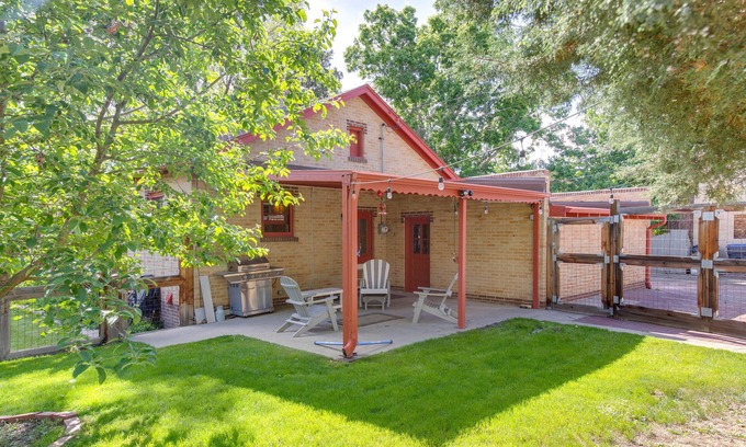 Golden House | Bright Golden Home w/Views - Walk to Downtown!