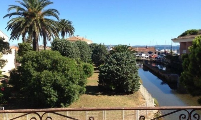 Hyeres House | Bright house facing the sea with large terrace and garden