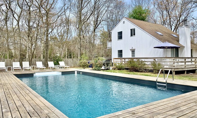 Northwest Harbor House | Bright, light home w/modern kitchen, 4-5 minute drive to East Hampton Village!