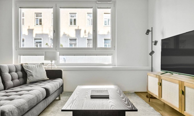 Mariahilf Apartment | Bright Mariahilf 1BR near Naschmarkt and Metro U4 & U3, by Blueground